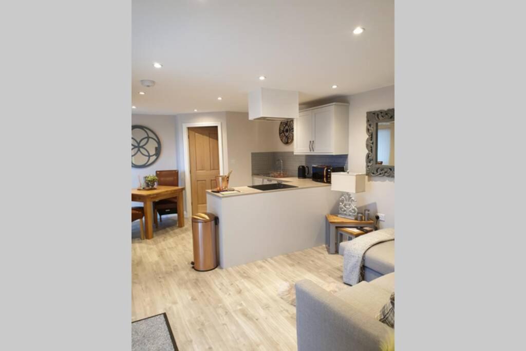 Luxury Five Star Cottage One Tantobie Exterior photo